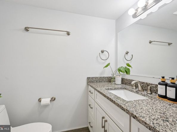 1301 N Courthouse Road 1812, Arlington VA 22201