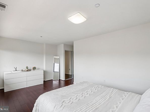 1301 N Courthouse Road 1812, Arlington VA 22201