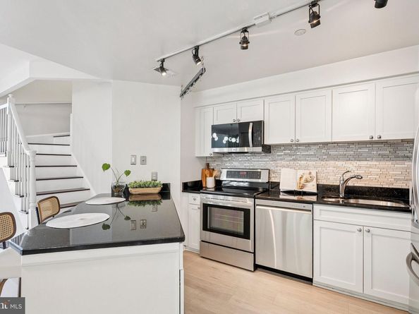 1301 N Courthouse Road 1812, Arlington VA 22201