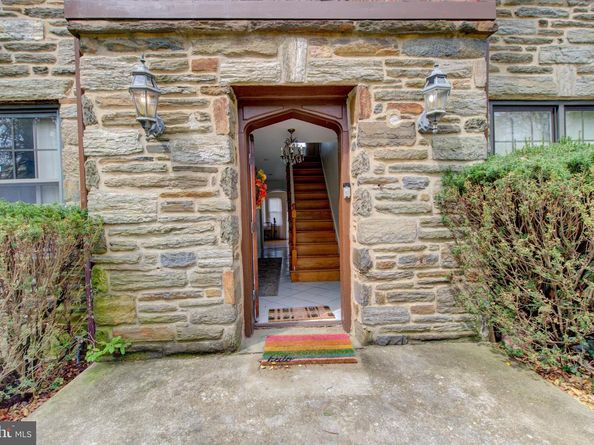 3425 W School House Lane, Philadelphia PA 19129