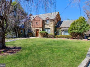 3425 W School House Lane