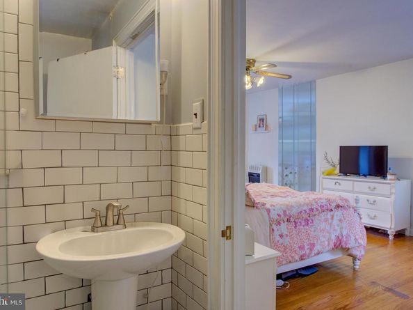 3425 W School House Lane, Philadelphia PA 19129