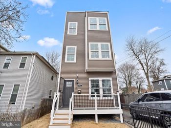 1013 48TH Street NE