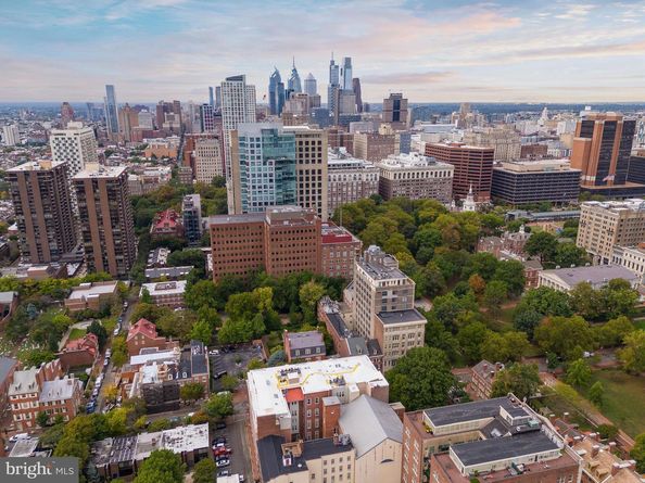 211 S 4TH Street 404, Philadelphia PA 19106