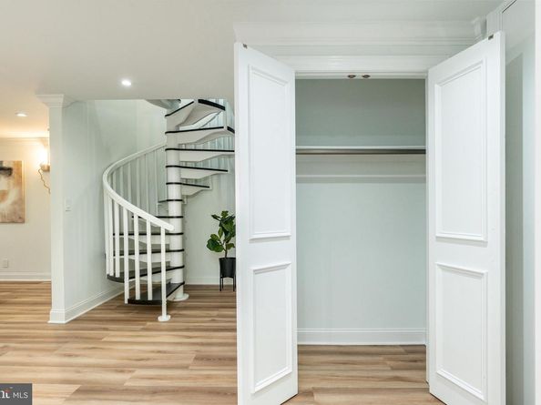211 S 4TH Street 404, Philadelphia PA 19106