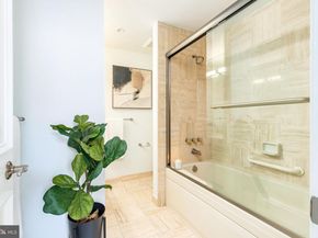 211 S 4TH Street 404, Philadelphia PA 19106