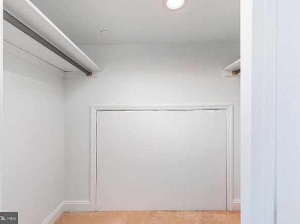 211 S 4TH Street 404, Philadelphia PA 19106