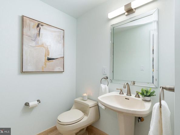 211 S 4TH Street 404, Philadelphia PA 19106