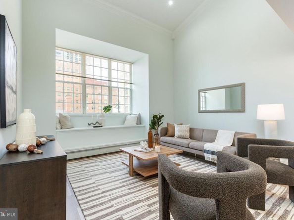 211 S 4TH Street 404, Philadelphia PA 19106