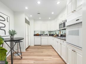 211 S 4TH Street 404, Philadelphia PA 19106