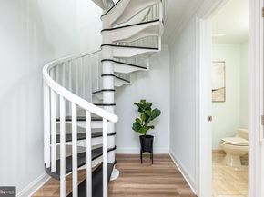 211 S 4TH Street 404, Philadelphia PA 19106
