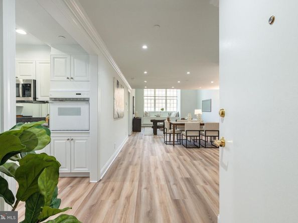 211 S 4TH Street 404, Philadelphia PA 19106