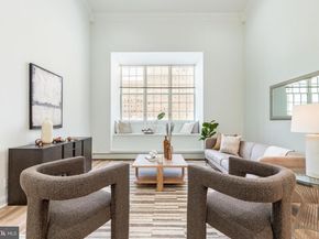 211 S 4TH Street 404, Philadelphia PA 19106