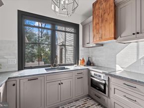 3612 N Glebe Road, Arlington VA 22207