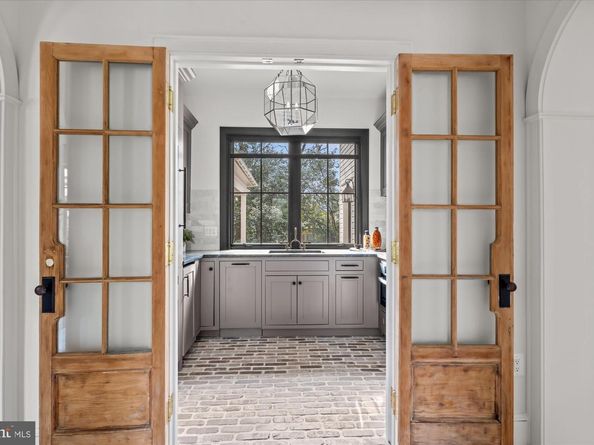 3612 N Glebe Road, Arlington VA 22207