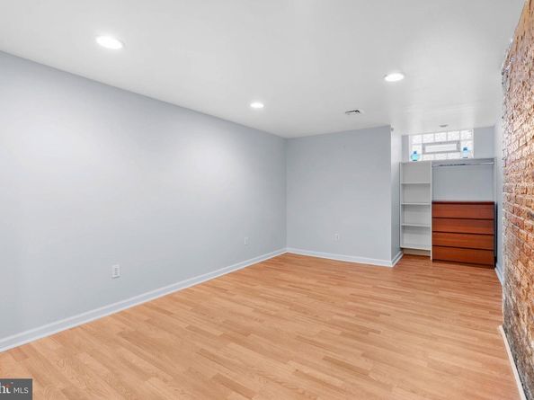 1712 W Girard Avenue, Philadelphia PA 19130