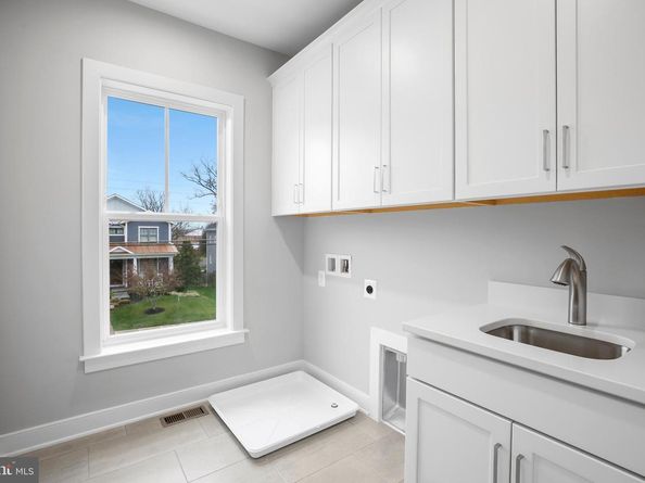 613 Upham Place NW, Vienna VA 22180