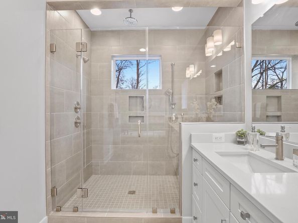 613 Upham Place NW, Vienna VA 22180