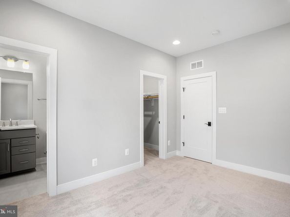 613 Upham Place NW, Vienna VA 22180
