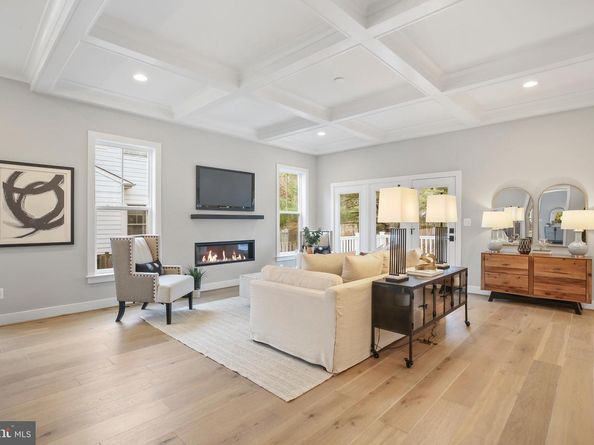 613 Upham Place NW, Vienna VA 22180