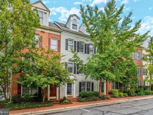 8816 Hunting Lodge Court, Vienna VA 22182