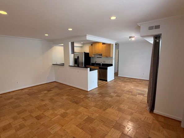 2911 Charing Cross Road 6, Falls Church VA 22042