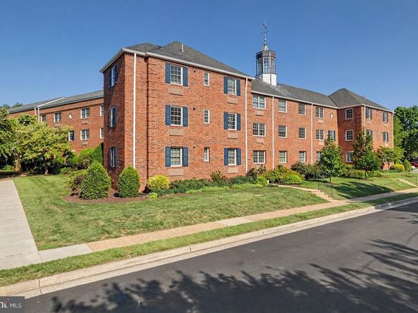 1636 W Abingdon Drive 102, Alexandria VA 22314