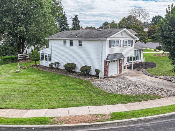 1103 Hedgerow Lane, Philadelphia PA 19115