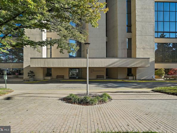 1101 S Arlington Ridge Road 304, Arlington VA 22202