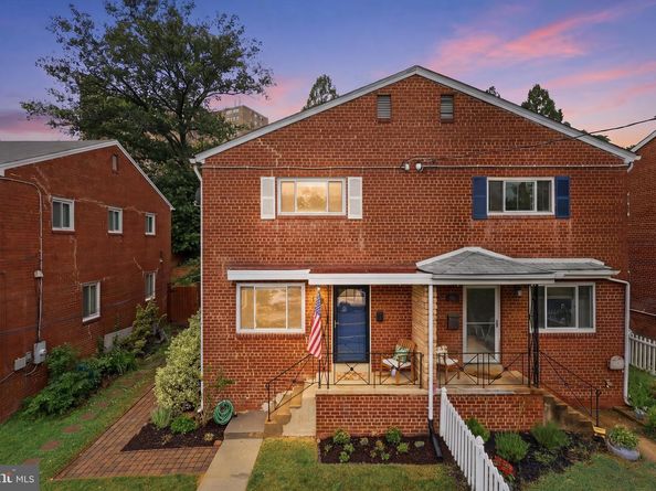 48 W Taylor Run Parkway, Alexandria VA 22314