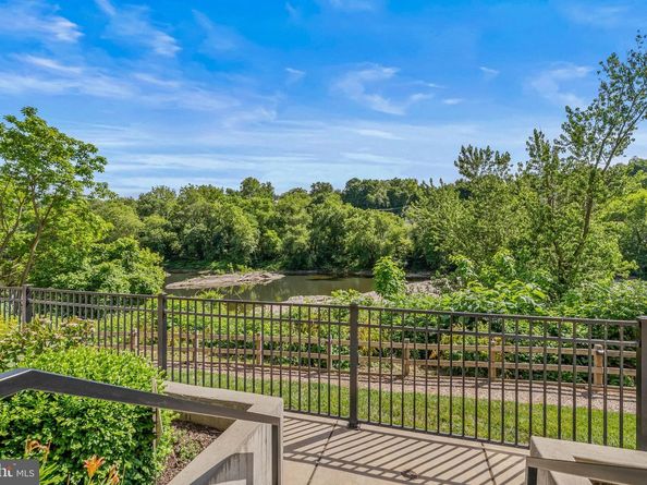 4574 Riverside Way, Philadelphia PA 19127