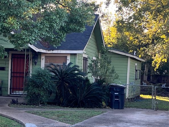 4305 Los Angeles Street, Houston TX 77026