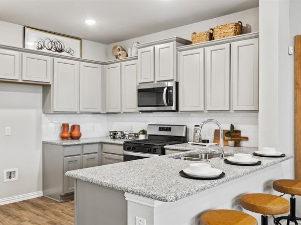 2315 Seven Oaks Boulevard 13, Tomball TX 77375