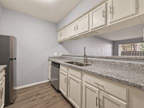 7313 Gulf Freeway 904, Houston TX 77017