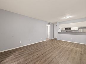 7313 Gulf Freeway 904, Houston TX 77017