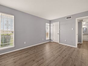 7313 Gulf Freeway 904, Houston TX 77017