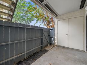 7313 Gulf Freeway 904, Houston TX 77017