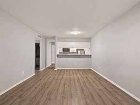 7313 Gulf Freeway 904, Houston TX 77017