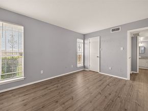 7313 Gulf Freeway 904, Houston TX 77017