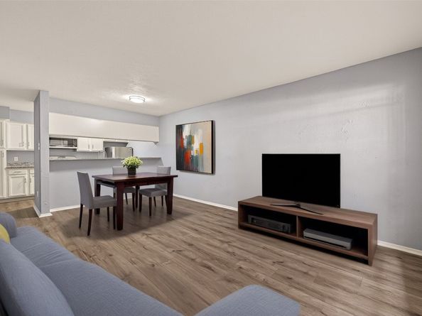 7313 Gulf Freeway 904, Houston TX 77017