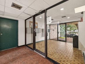 2818 S Bartell Drive 25, Houston TX 77054