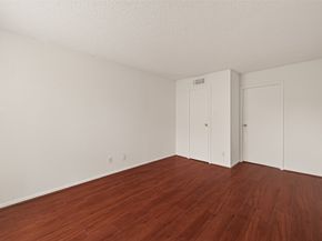 2818 S Bartell Drive 25, Houston TX 77054