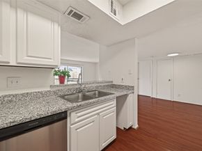 2818 S Bartell Drive 25, Houston TX 77054