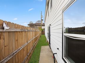 9243 Seeker Street, Houston TX 77028