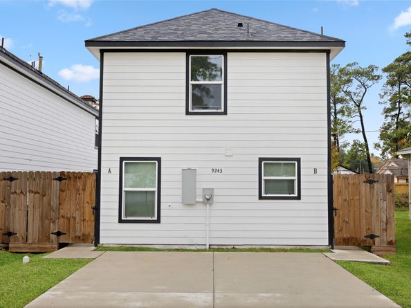 9243 Seeker Street, Houston TX 77028