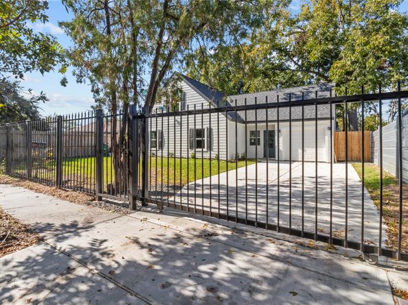 3030 Roe Drive, Houston TX 77087