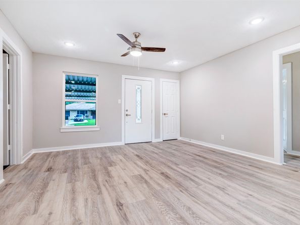 5858 Beldart Street, Houston TX 77033