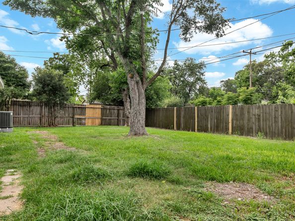 5858 Beldart Street, Houston TX 77033