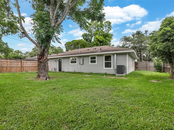 5858 Beldart Street, Houston TX 77033