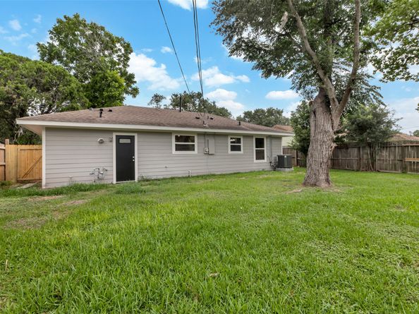 5858 Beldart Street, Houston TX 77033